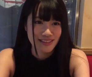【ノースリーブ】男とエッチな雰囲気になり気持ちよくされる！こんなに綺麗な見た目で見るものを悩殺する
