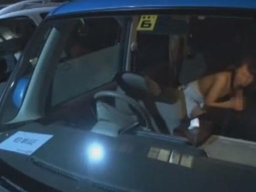 「先生が生徒を車に誘い込んで激しい性行為をする⁉」