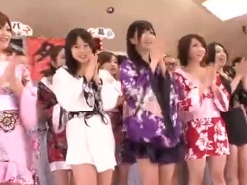 美女の大乱交パーティー！最高のエンターテインメントをお届け！