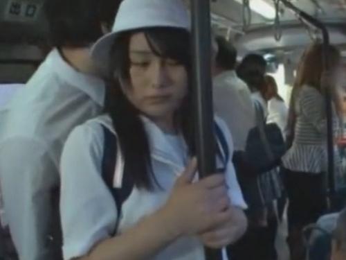 通学路のバスで犯された清楚な美少女の悲劇