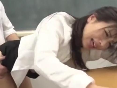 驚愕！教師が鬼畜生徒によってプライドを崩壊させられ・・・ドMになった衝撃の体験！