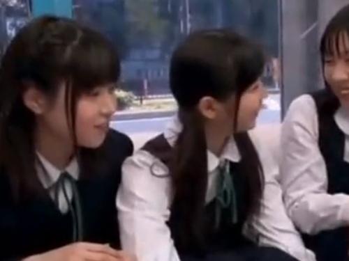 【マジックミラー号】田舎から修学旅行でやってきたウブな女子〇学生娘たちを誘惑し、大人の快楽へ導く！