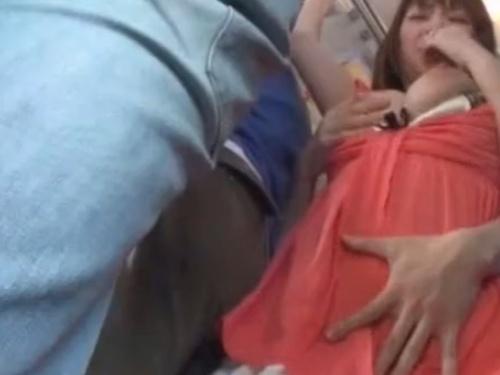 「未知の男に襲われて悶えるミニスカ美人妻！」