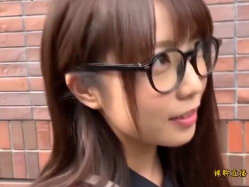 「美しいスレンダー女性が初心者を誘惑！淫乱なテクニックで悶え狂う」