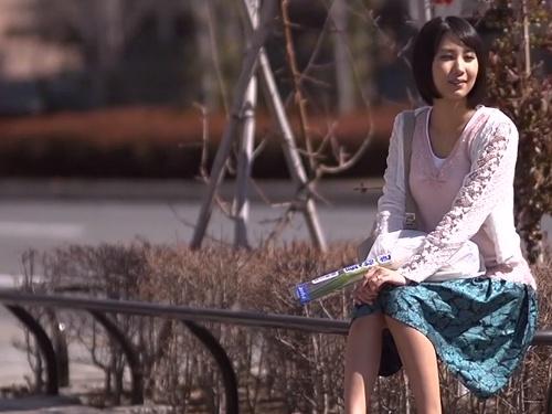 「バス車内での美乳若妻の鬼畜凄テク絶頂イキ」