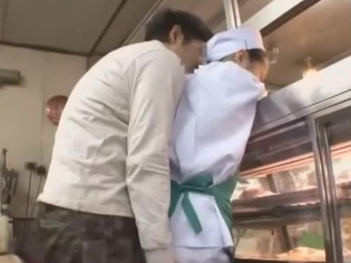 「愛嬌満点の接客のプロが痴漢に襲われる衝撃の事件！」