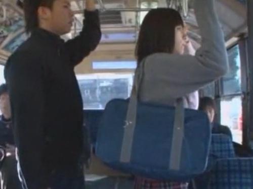 「男性不信からバス移動を選んだ女子校生が再び性的暴行に遭遇！？」