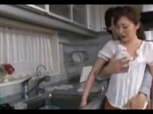 美人妻の快楽！密かな母子相姦に溺れる肉体