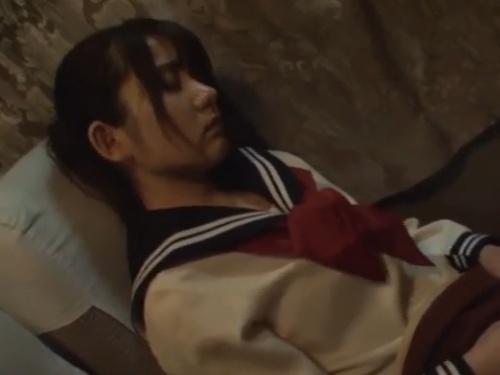「美少女が強姦魔に襲われ・・・生で挿入される瞬間を目撃した衝撃映像」