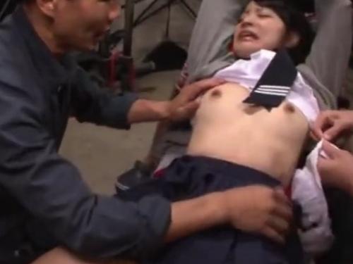 田舎の女子校生を狙う卑劣な男の恐るべき行動