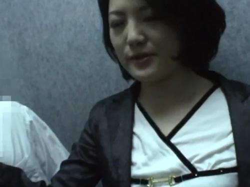 【衝撃告白】熟女OLが泥酔中にエッチなことをされた結末とは？