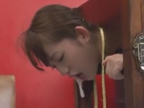 衝撃告白！美女がギロチン拘束で性奴隷になる過程とは？