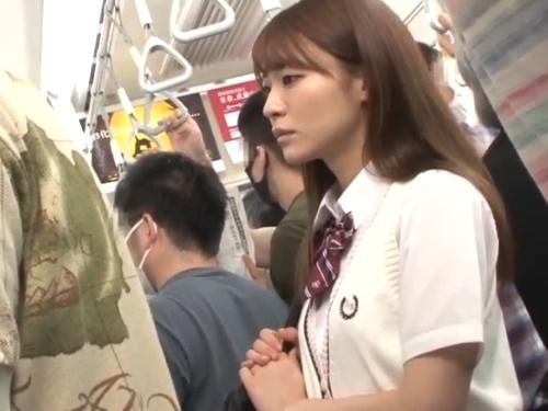 【衝撃告白】制服美少女が密閉電車で痴漢師にベロチューされた運命とは！？
