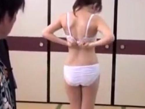 上司とのセックスで夫の借金を解決する人妻の物語