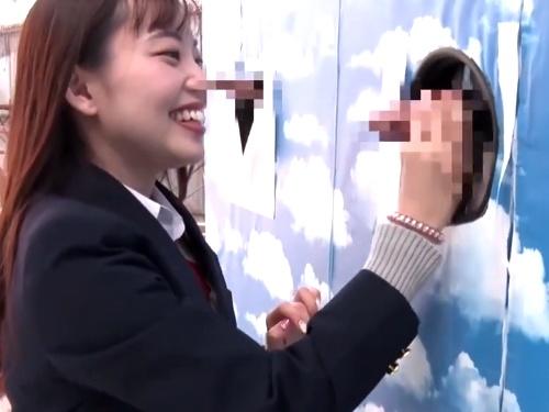 「手技に熟練した彼の男根を誤って握った美しい女子校生が罰ゲームで巨根を生挿入！彼を待たせて一人で絶頂！！」
