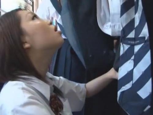 女子校生との過激なバスライド！痴女の巣窟に迷い込む〈顔射×立ちバック〉