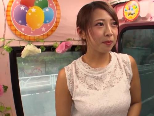 「30代の奥様を口説いて・・・濃厚な接吻から至福のセックスへ！」