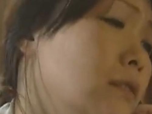 「猥褻な人妻の陰険な浮気と禁断の親子相姦！息子に目撃された秘密とは？」