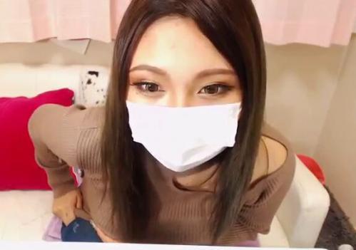 ライブチャット「ガチ人数？１０人いってない！パフパフw」巨乳ビッチギャルがオッパイハート！