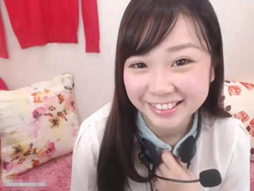 ライブチャット「乳首勃ってる…きもちぃ…あっあっ！声でちゃう…」乳首ビンビン発情敏感スケべ美少女！