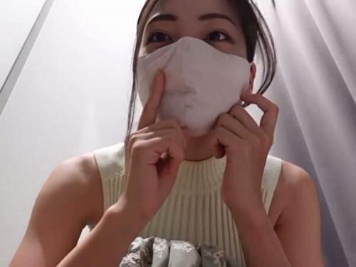 ライブチャット「あぁん！イヤーー！」G◯更衣室で変態お姉さんが膝ガクガク痙攣オナニー中に店員さん乱入！