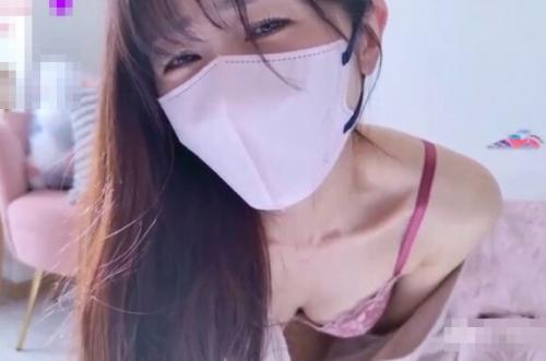 ライブチャット「パンツ冷たい…パンツ…あぁぁ…脱いでも…うぅぅ…いいですか？」妖艶美魔女奥様がリモバ潮吹き絶頂！