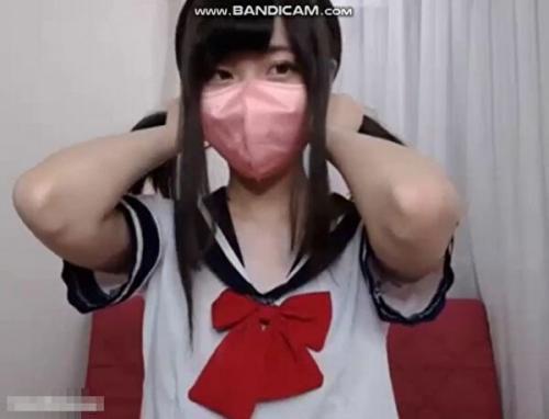 ライブチャット「チラチラw」超ミニスカセーラー服に浮かぶビンビンチクビ美尻スケべお嬢様！