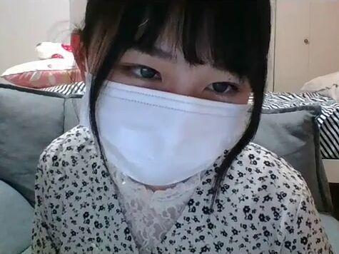 ライブチャット「潮吹いたことナイナイwそれって気持ちいいのかな？男の人って潮吹くの？」好奇心旺盛清楚美乳娘！