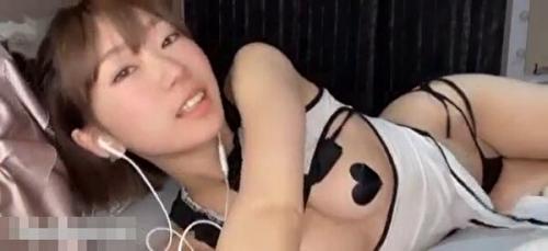 ライブチャット「一緒にやろ！寝る時1人でやらないと眠れないんだよね！一緒にイコ！イッちゃう！」セクシー美乳美少女がオナ電！