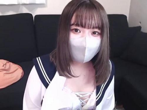 ライブチャット「100円玉で隠れる？余裕w」セーラー服清楚ムチムチ娘！