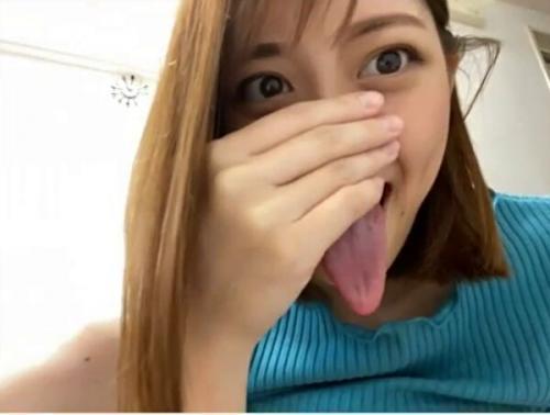 【ライブチャット】「めっちゃ濡れてるんですけどwマン臭フェチw自分の匂っちゃうw」蛇長舌スケベお嬢様！