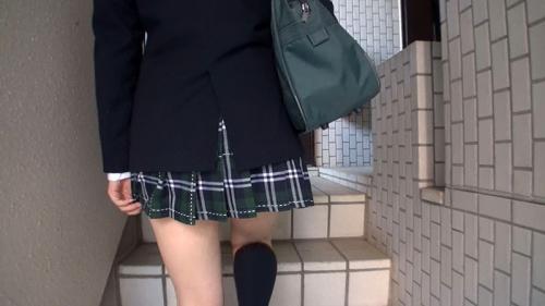 階段でのいやらしい女子校生のスカートの中、この作品で覗いてみませんか？メンズエステも必要なんですよね。