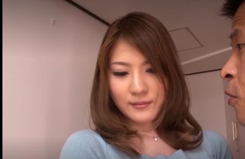 【仁科百華】酔いつぶれた友人…その妻と～仁科百華の場合～　色白ムッチリ美爆乳！Jcupで旦那の友人を無意識に誘惑してしまう人妻。