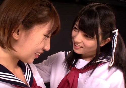 【上原亜衣】転校して女子生徒と仲良くなるためにレズH！足腰立たなくなる程イカせた後は、選手交代！潮吹き絶頂！