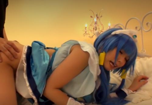 コスプレH！めっちゃ積極的に責めてくる美少女にチ●ポをパクっと！！即ビンビンになった棒を彼女のアソコにイン！！ヌルヌルひだが気持ち良すぎて腰が止まらない！