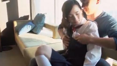 制服Ｊ〇美少女をホテルで！あどけなさが残る女子〇生を優しく、淫らに、感じさせてしまう。段々えっちな気分になってきたＪＫへの行為はどんどんエスカレートして！