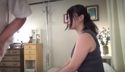 【隠し撮り！】変態マッサージ師は、女を発情させるテクで客とハメまくる！その男の手にかかれば、ムラムラさせる事など朝飯前。あとはもう「挿れるだけ」準備万端にさせてしまう男現る！