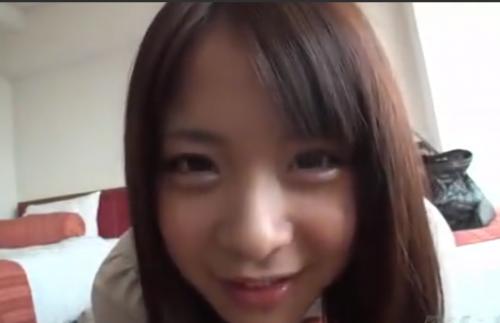 【素人×ナンパ】小悪魔系ロリっ子を街中でゲット！ホテルでラブラブＳ〇Ｘ！可愛いらしい身体と、慣れない手つきでチ●ポをしごくが、乳首を責められると手が止まってしまう・・・あどけない切なそうな表情に堪らず挿入！
