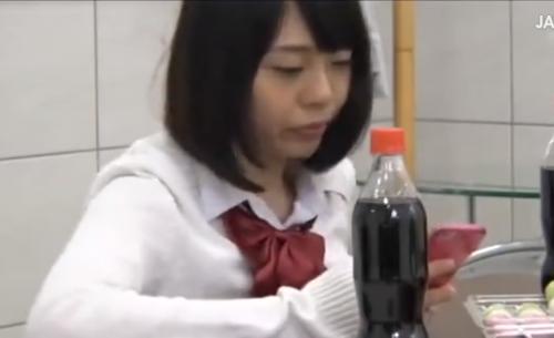 【兄・妹・友達】「そんなトコ、触っちゃ・・・♡//」自宅のコタツで寛いでいると何だかエッチな感触が！？そして段々大胆になってきて！