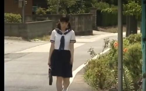 ※ガチ犯罪※【JKレイプ】突然、制服女子校生を襲った悲劇！学校帰りの狙った待ち伏せ！男に襲われ失神。そしてそのまま竹藪で・・・