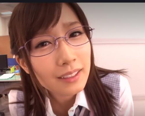 【小島みなみ】社内恋愛！？おもちゃを彼女にアソコに忍ばせて！勤務中にお仕事（エッチなやつ）をお願いされたら新人OLみなみちゃんは断れない！