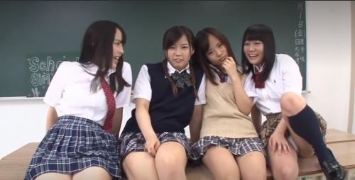 《篠宮ゆり他》♡制服JK痴女ハーレム♡４人の制服JK痴女がエロ可愛くて最高だ！口は悪いがアソコは抜群！生意気だけど、分からせてやるぜ！エロカワＪＫのハーレムで連続射精が確定した！