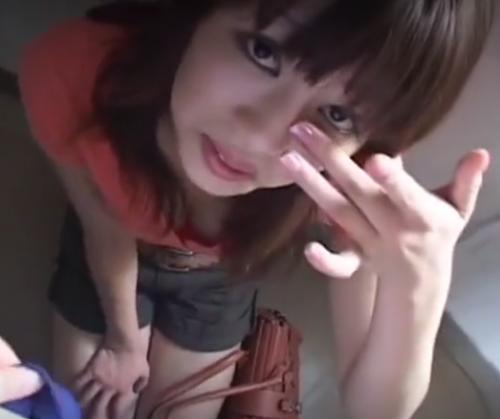 素人ナンパ！男優のオ〇ニーを手伝ってください！谷間を見てるだけでもビンビンなのに、今、舐められたら！！！