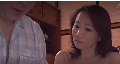 《よしい美希》【近親相姦】義母が色気ありまくりの美熟女で息子はもう耐えられない・・・「義母さん、今夜だけでいいから!!」息子は溜まった欲望をぶつけた！！