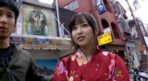 【篠田ゆう】祭りでテンションが高くなった浴衣娘はココロもカラダも開放的になる！軽く声をかけたら、思ったより簡単にナンパに成功して、ぐっちょり濡れたタダマンをゲット！！