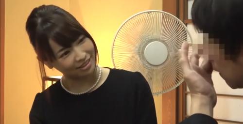 【喪服×美少女】葬式で会った親戚の女の子は、いつの間にか成長した身体になっていて！「もう子供じゃないですよ・・・」男は彼女に見つめられ、理性を崩壊させた！