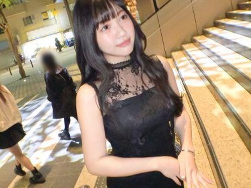 服めくったらノーブラだった池袋の普通の通行人もにか22歳のトップ画像