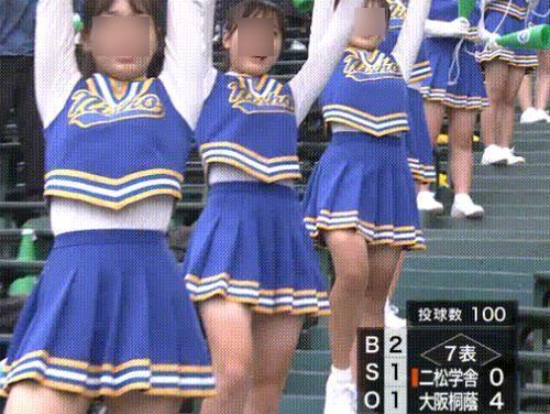 【盗撮】甲子園のTV中継で問題ハプニング！チアリーディングの女子校生のパンツ思いっきり丸見えｗｗｗのトップ画像