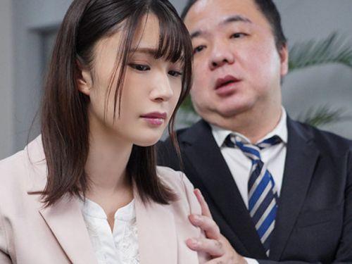 【香澄りこ】出張先でキモいオッサン上司に仕組まれて相部屋にされて犯される美人社員！のアイキャッチ画像