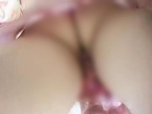 【盗撮】Mr研修生！超美形ショップ店員のムッチリ美尻に食い込むパンティを絶景……のアイキャッチ画像